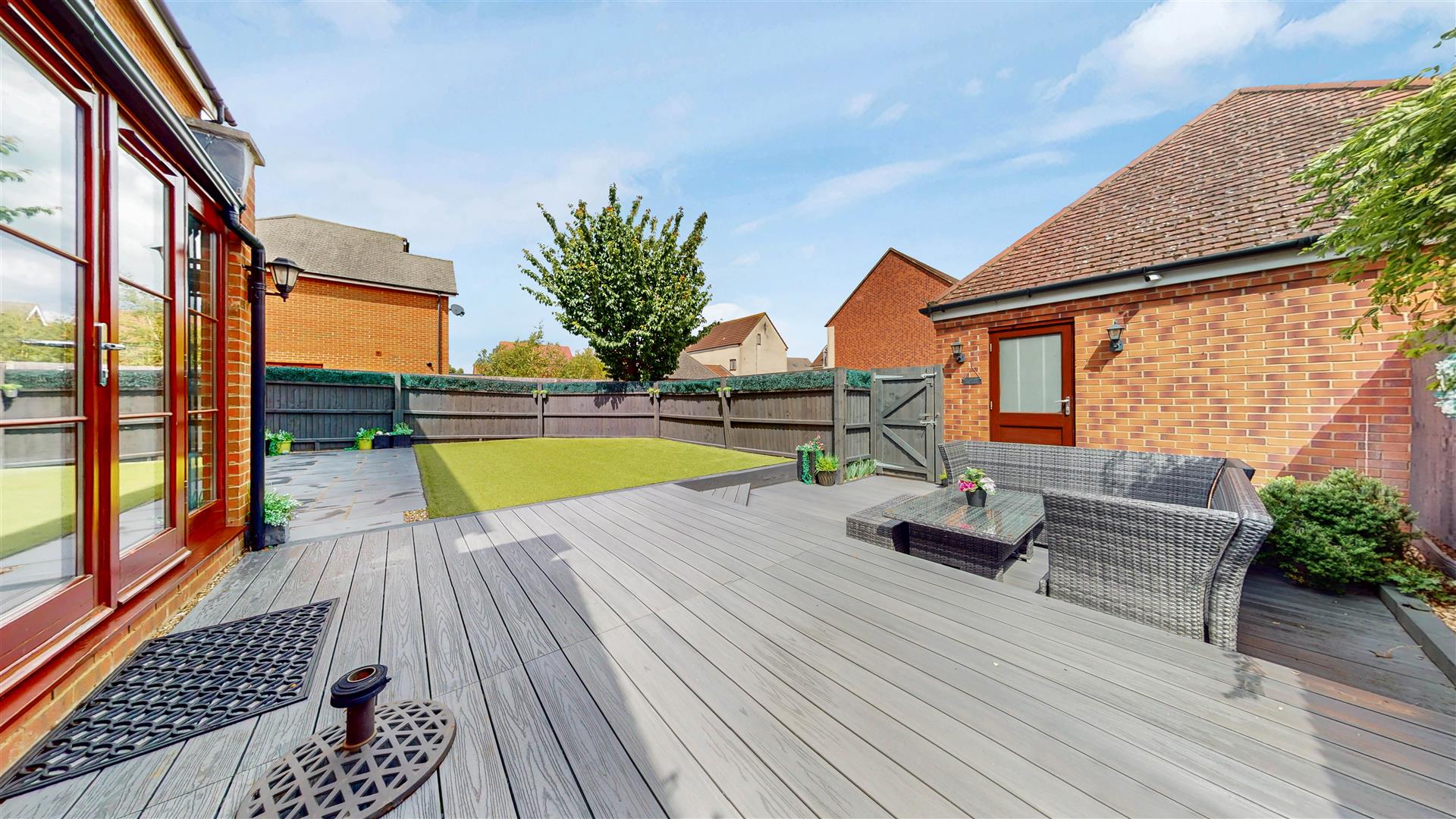 5 bed property in Milton Road, Milton Keynes